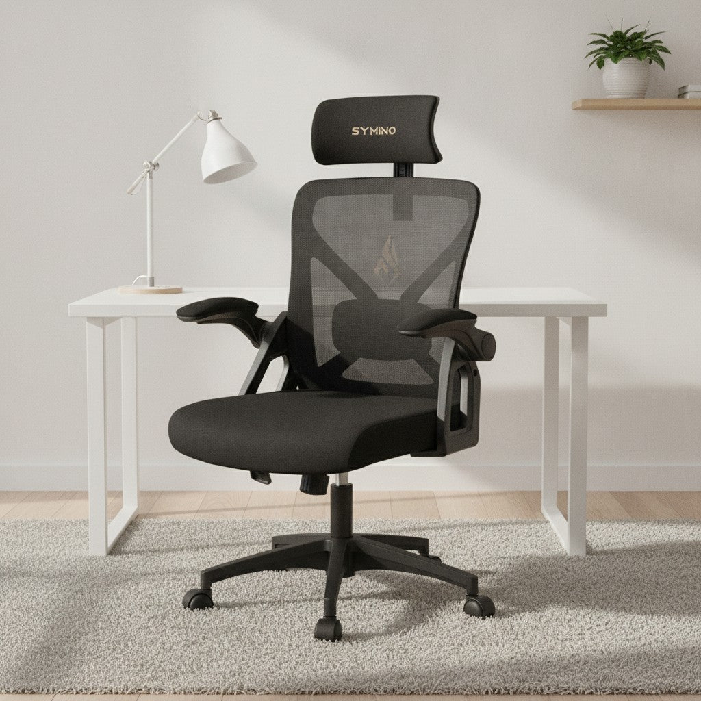Chaise Ergonomique pour le Dos avec Appui-Tête noir dans un bureau scandinave épuré