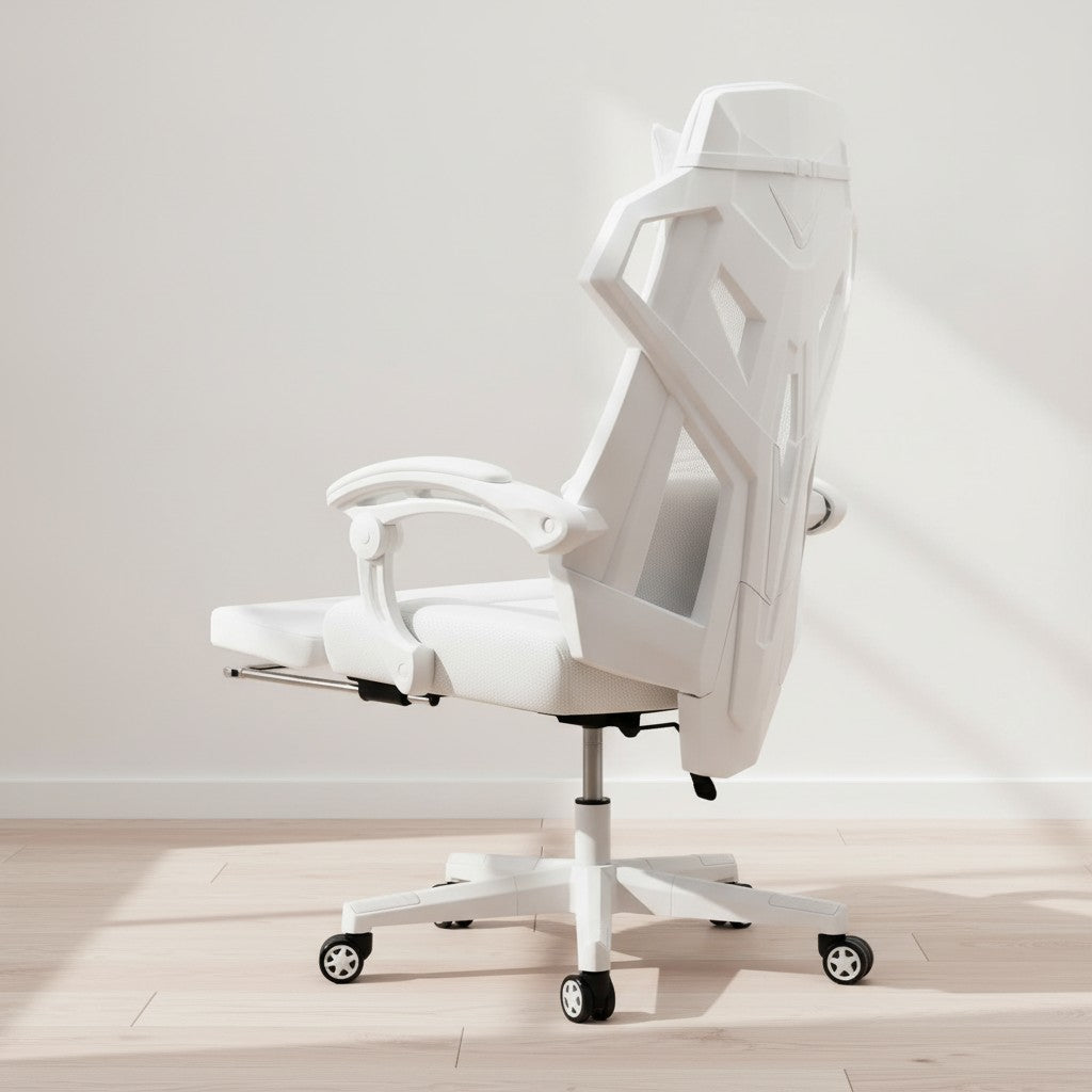 Chaise Ergonomique avec Repose-Pied en Maille blanc dans un espace de travail moderne