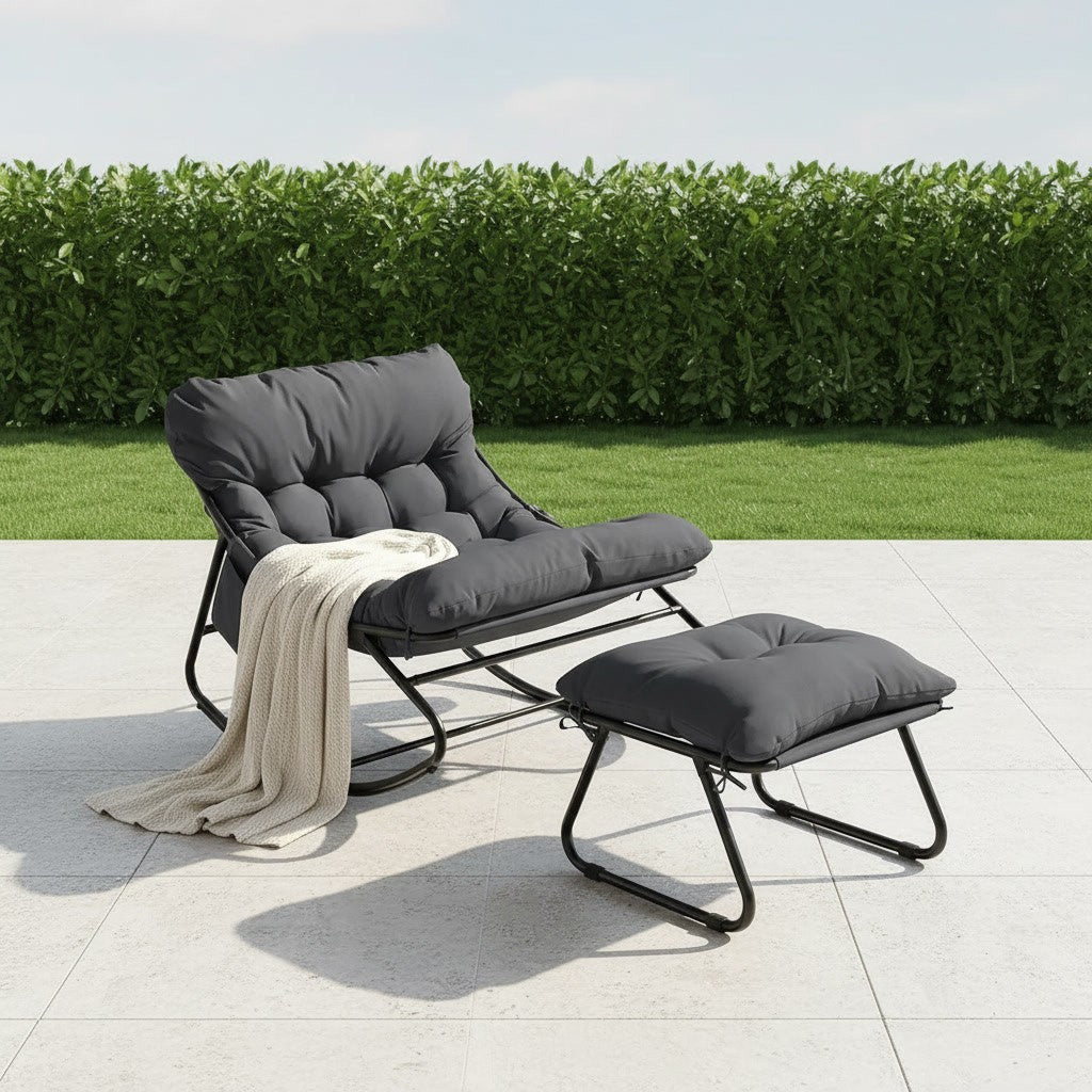 Fauteuil à Bascule Extérieur avec Repose-Pieds gris sur un patio de jardin